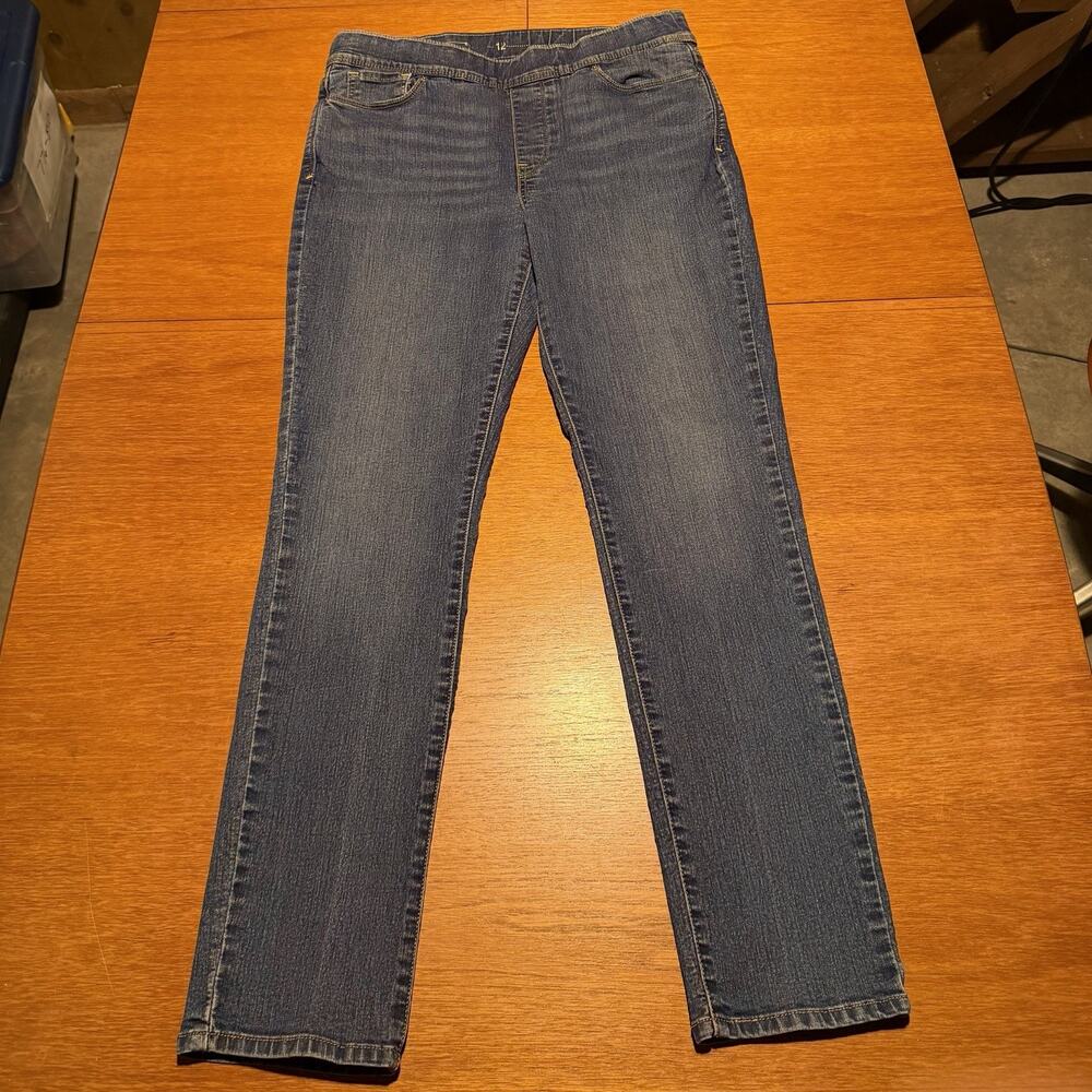 Levi's Women's Jeans Size 12 Blue Denim Medium Wash 5-Pocket Mid-rise Pull-On